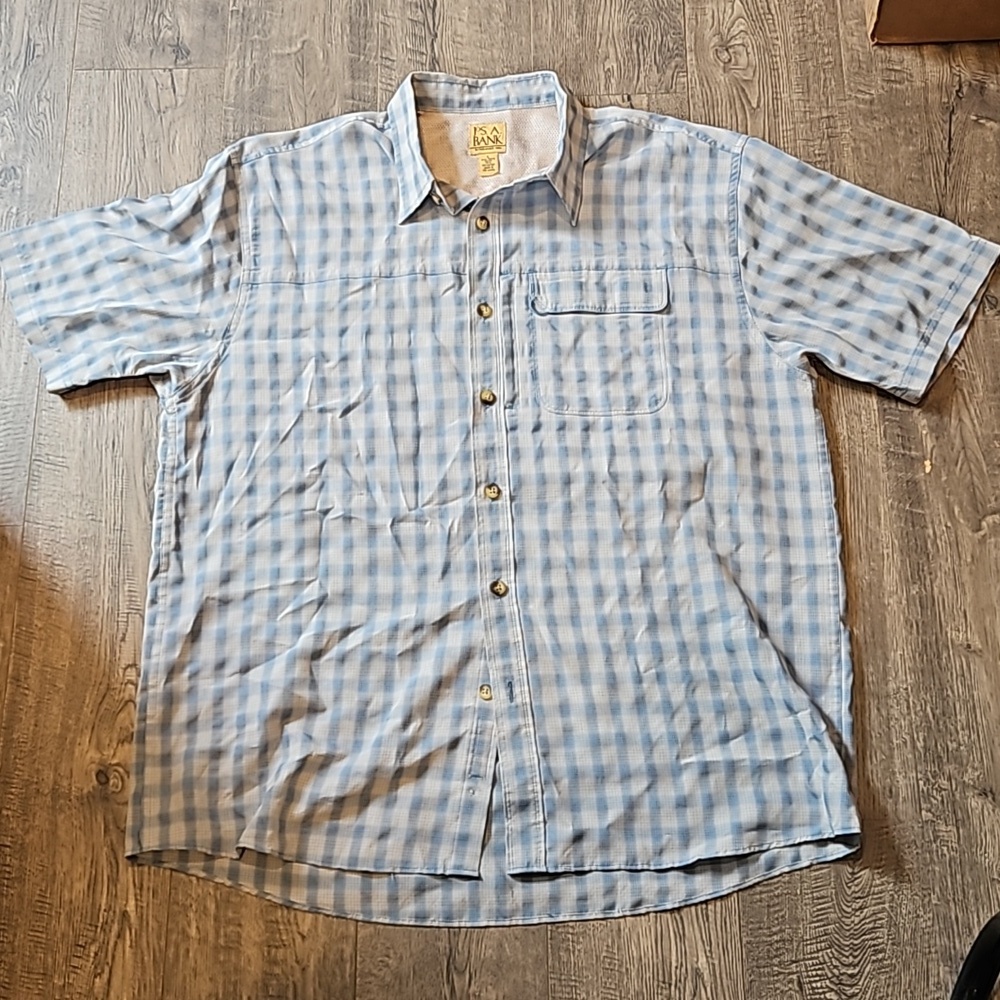 Jos A Bank Men's Large Button Down Short Sleeve Shirt
